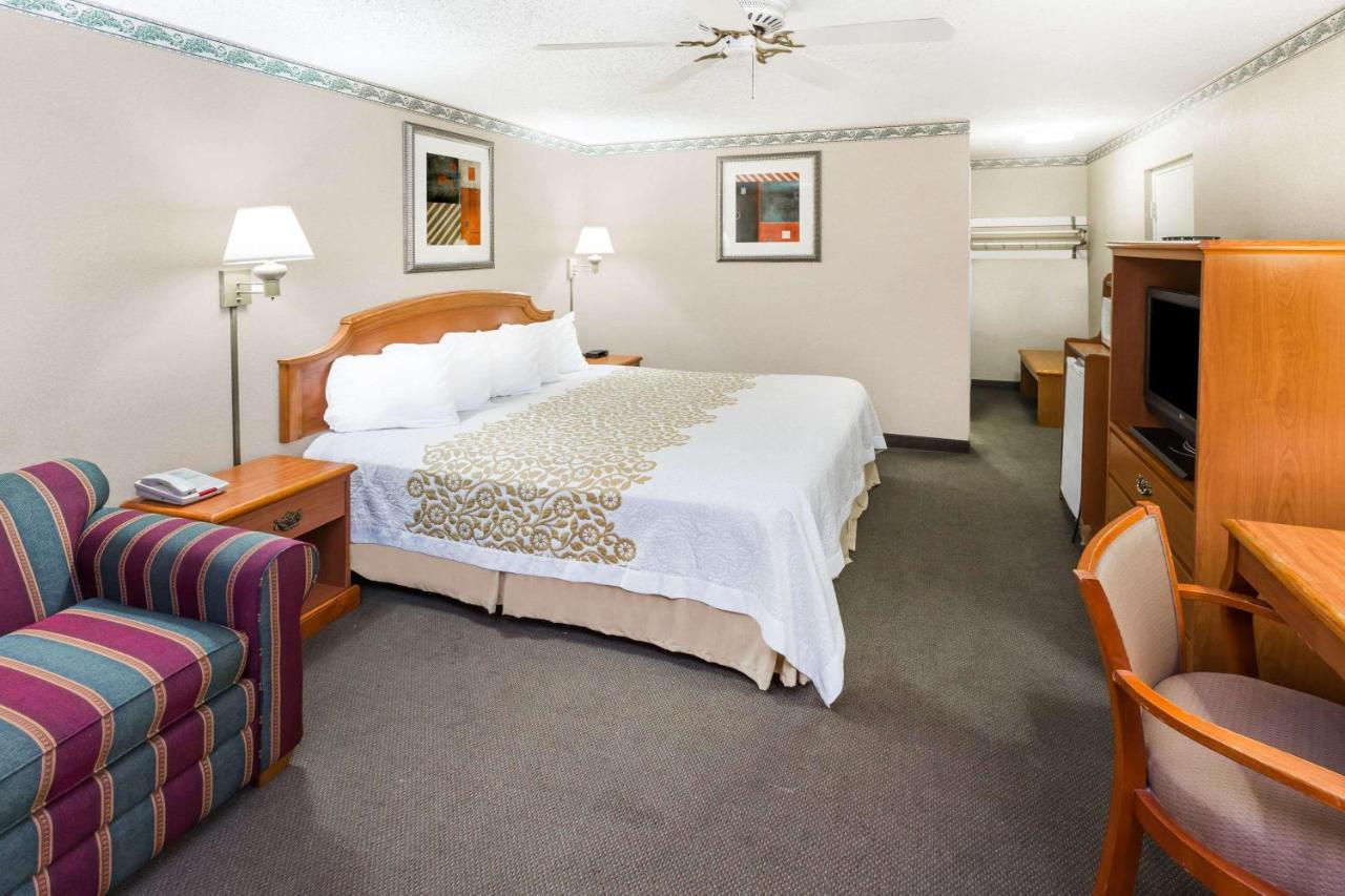 Days-Inn By Wyndham Batesville Ar Eksteriør bilde