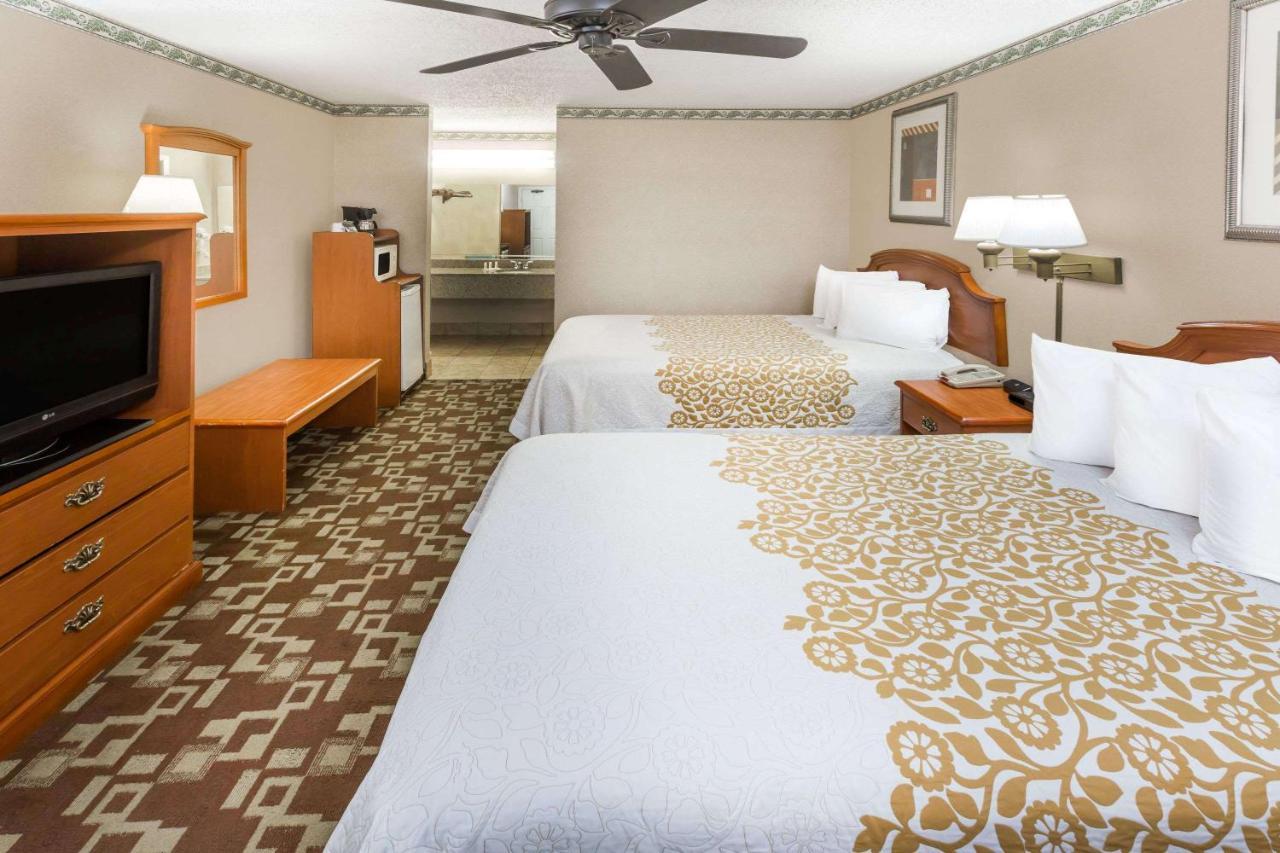 Days-Inn By Wyndham Batesville Ar Eksteriør bilde